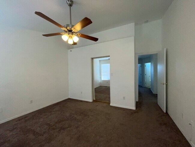 Building Photo - 667 Vista Luna Ln SW