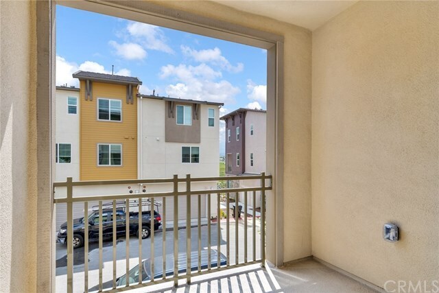 Building Photo - 677 Savi Dr