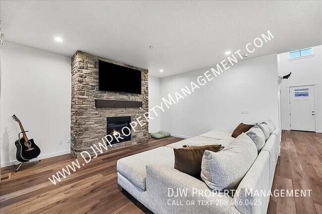 Building Photo - 14588 Cooper Sunrise Dr
