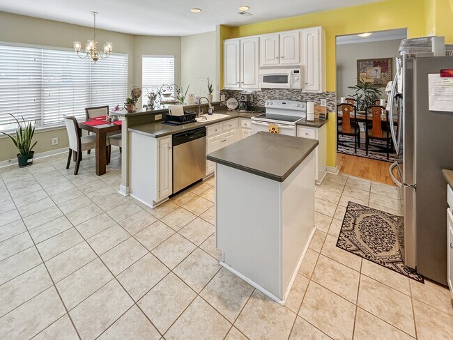 Building Photo - 14020 Seneca Ridge Dr