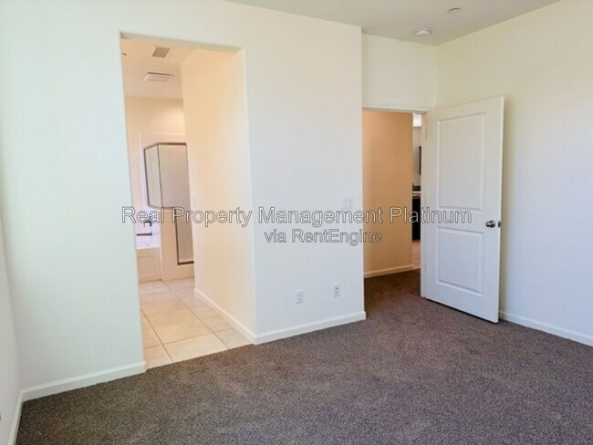 Building Photo - 1477 Las Rosas Ave