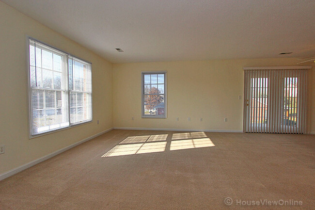 Building Photo - E.Main/Green Meadows 3154/139
