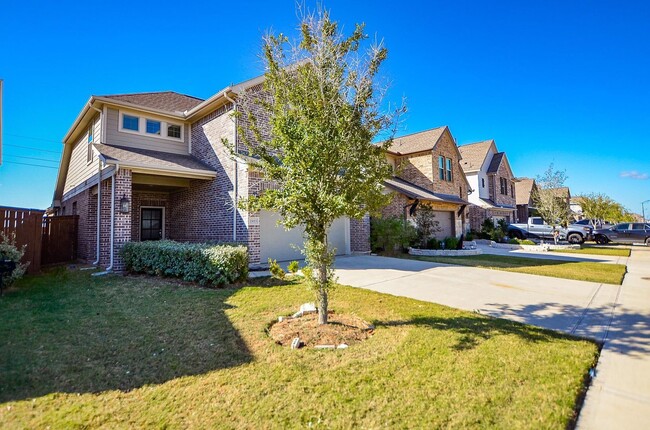 Building Photo - Beautiful 2 story home with 4 bedrooms, 2,...