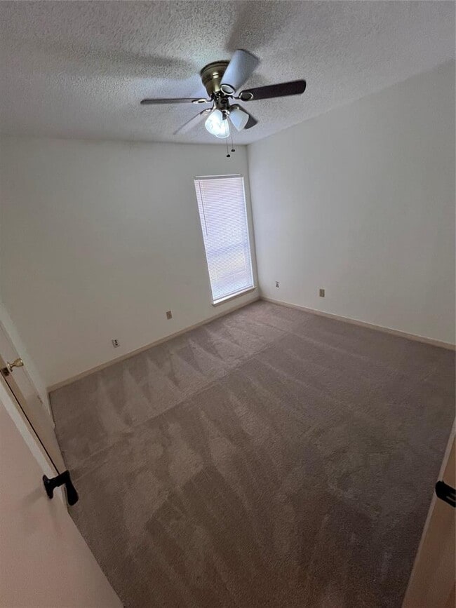 Building Photo - 6490 Hart Ln