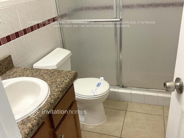 Building Photo - 1909 Yale Ave