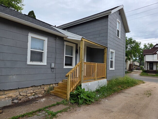 Building Photo - 220 4th St
