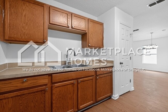 Building Photo - 2167 Thomas Ct