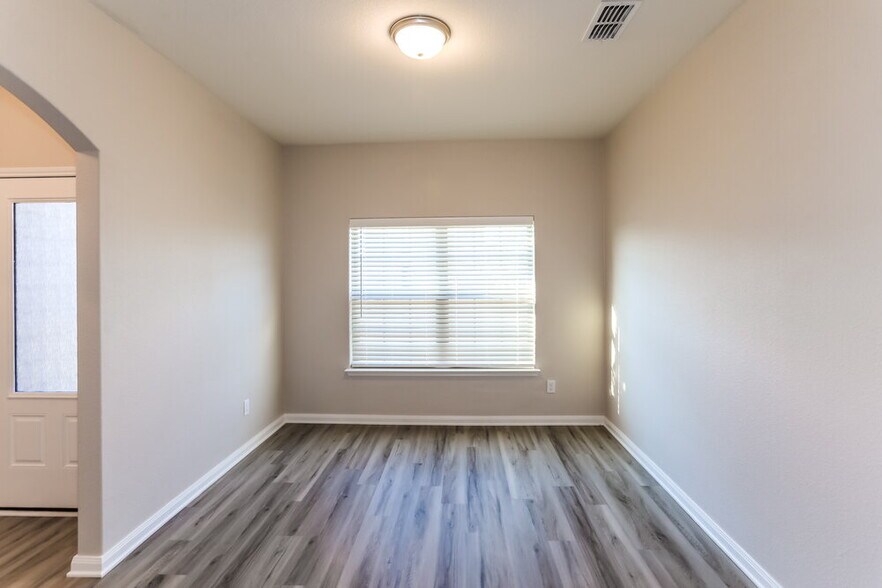 Building Photo - 209 Curt St