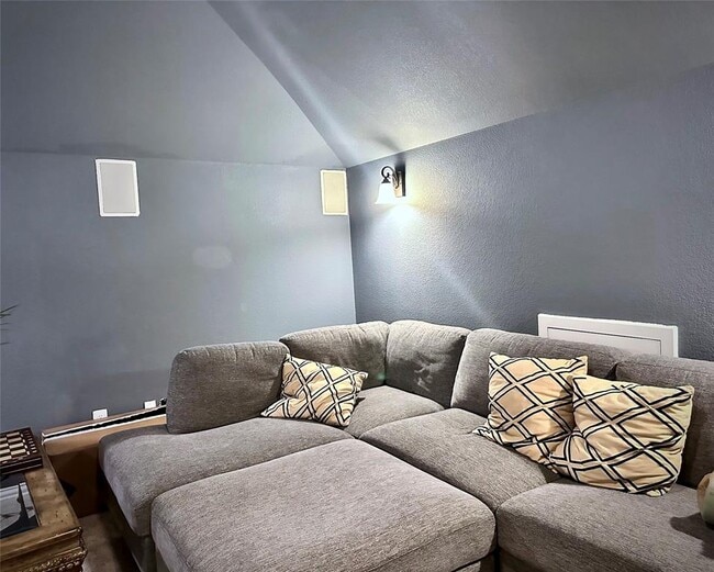 Building Photo - 10314 Hatcher Dr