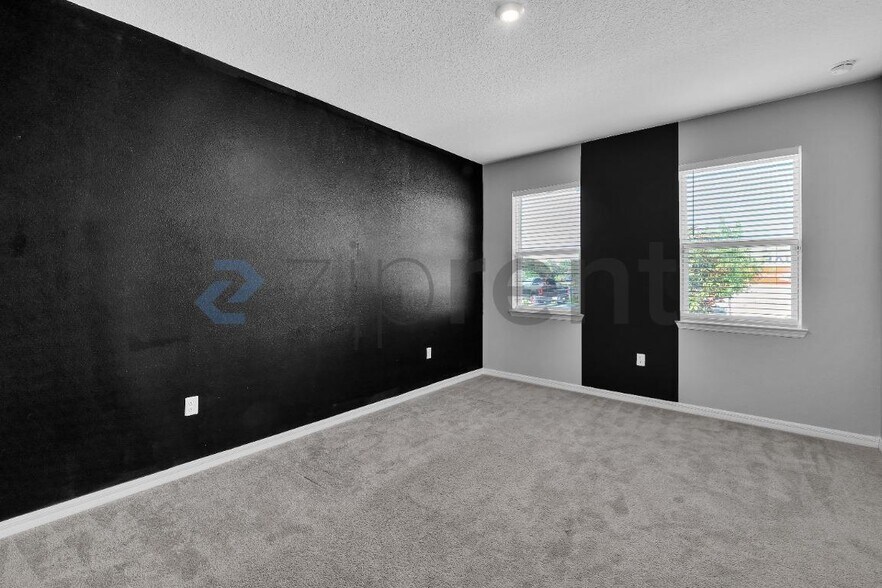 Building Photo - Unit