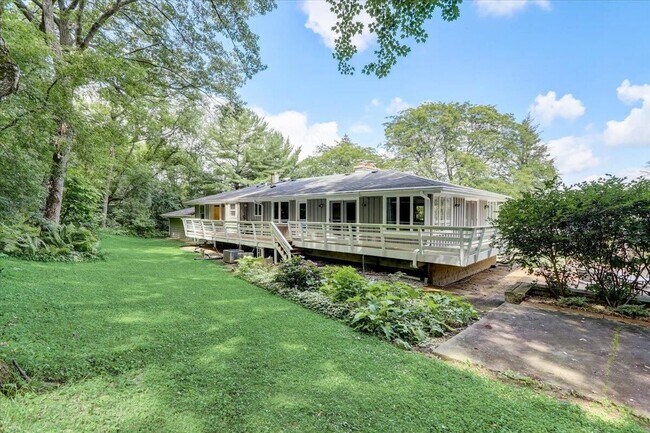 Building Photo - N43W27445-W27445 Capitol Dr