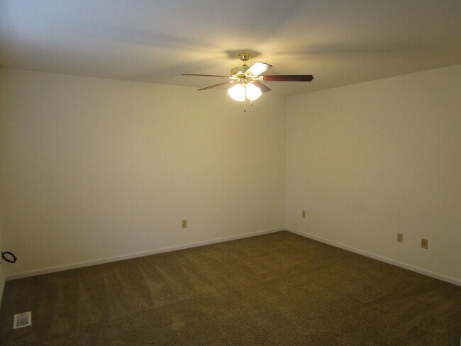 Building Photo - 2412 Calder Ct