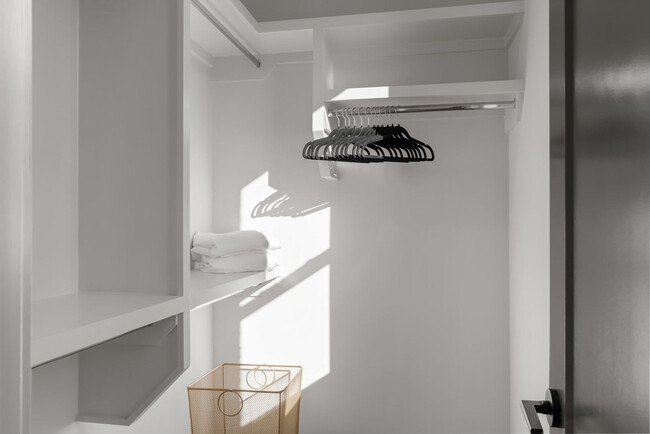 Building Photo - 1315 16th Ave S