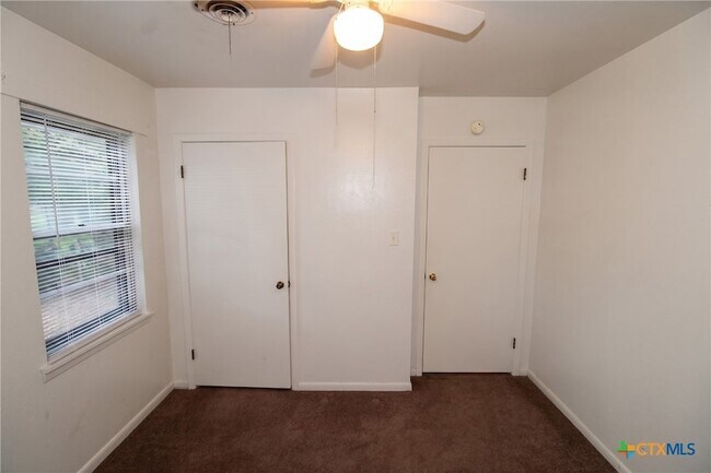 Building Photo - 304 Ridge St
