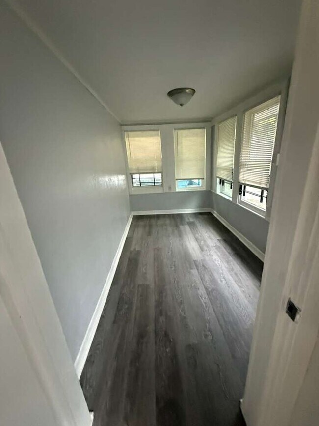 Building Photo - Fully Renovated 2/1-Single Family,  Available for Immediate Rent!