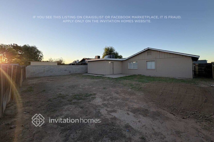 Building Photo - 7727 W Reade Ave