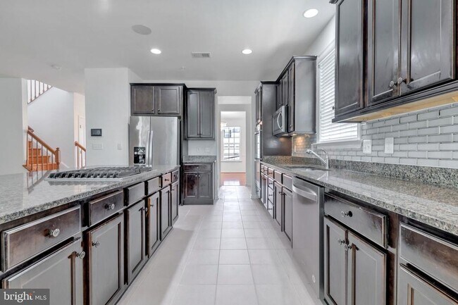 Building Photo - 8008 Hubble Dr