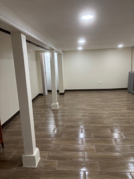 Building Photo - 5853 W Dakin St