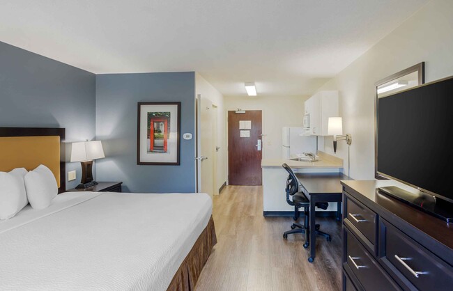 Building Photo - Furnished Studio-New York City - LaGuardia...