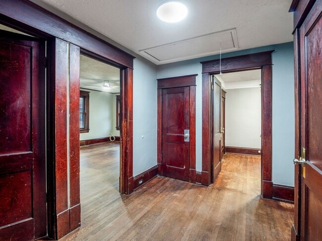 Building Photo - 524 Riverland Rd SE