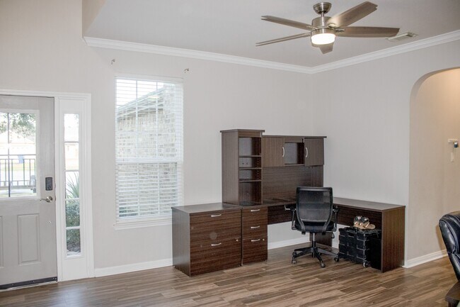 Building Photo - 29607 Legends Green Dr