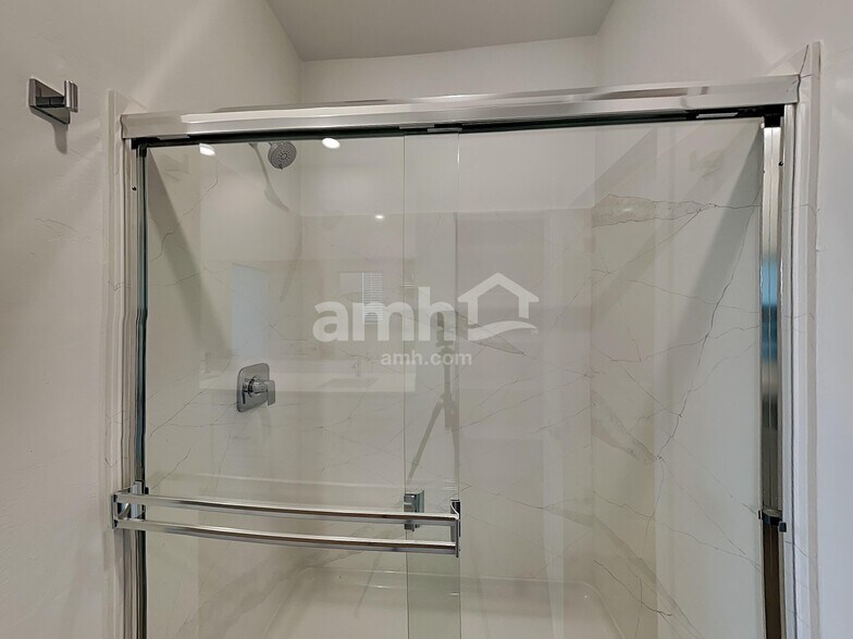 Building Photo - 13101 N Serenity Vly Dr