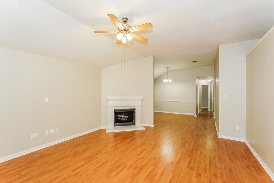 Building Photo - 1601 Prescott Dr