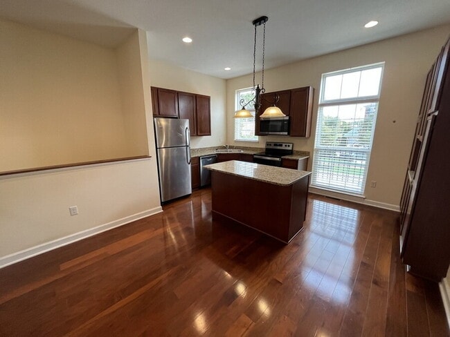 Building Photo - 39 Grandview Dr