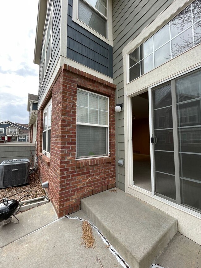 Building Photo - Lovely 2BD/1.5 BA Broomfield Townhome - Av...