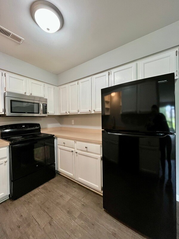 Building Photo - 10244 Nancys Blvd
