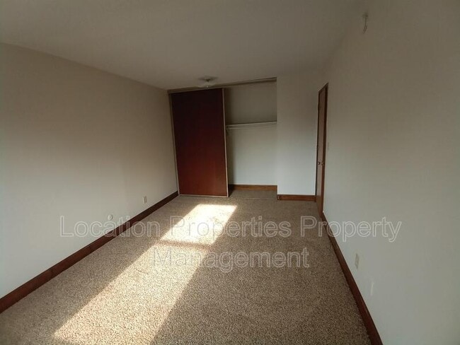 Building Photo - 104 Glenview Dr