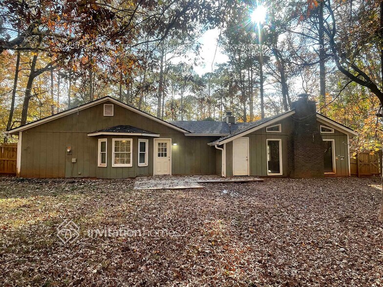 Building Photo - 1234 Woodland Ct SE