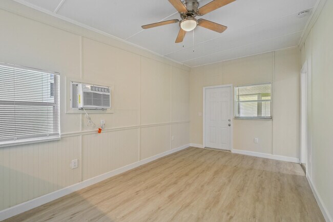 Building Photo - 627 Bunker Rd