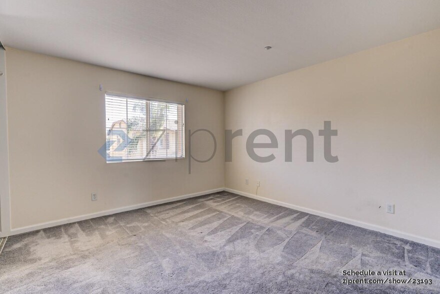Building Photo - Unit
