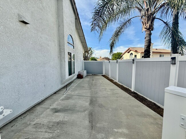 Building Photo - Nice Single Story Home