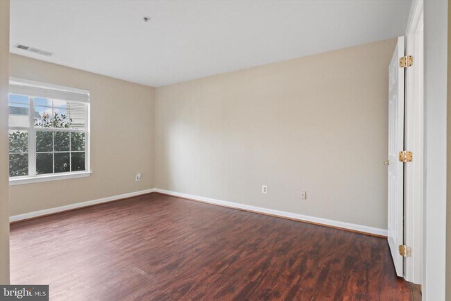 Building Photo - 8058 Lisle Dr