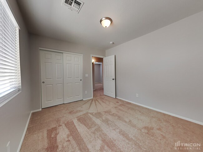 Building Photo - 12927 W Port Royale Ln