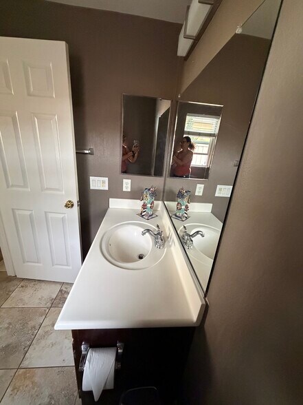 Building Photo - 37957 Pereza Ct