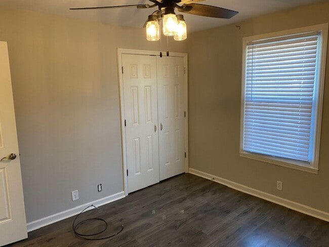 Building Photo - Coming soon! Nice remodeled 2 bedroom dupl...