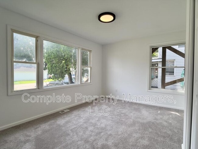 Building Photo - 247 E Fremont St