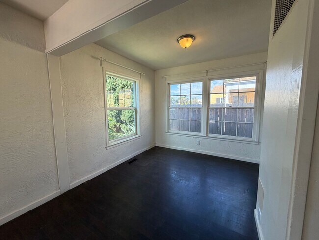 Building Photo - 564 E Street