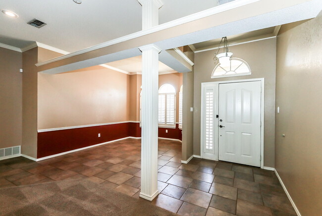 Building Photo - 308 Longhorn St