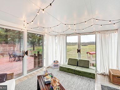 Building Photo - Meticulously maintained 2 bed 2 bath home