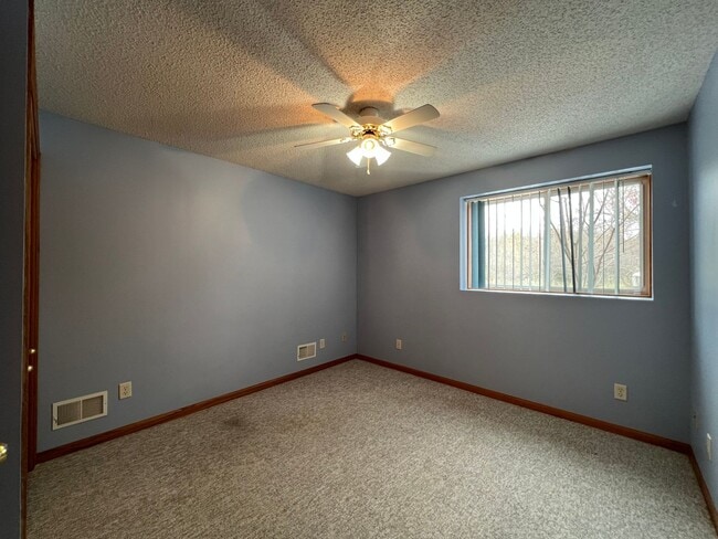 Building Photo - Gorgeous 5 Bed, 2.5 Bath Single-Family Home!