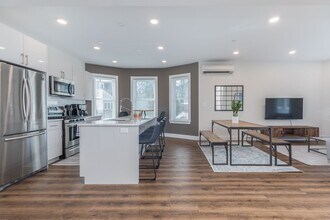 Building Photo - Huge 5 Bed each with their own Bathroom!