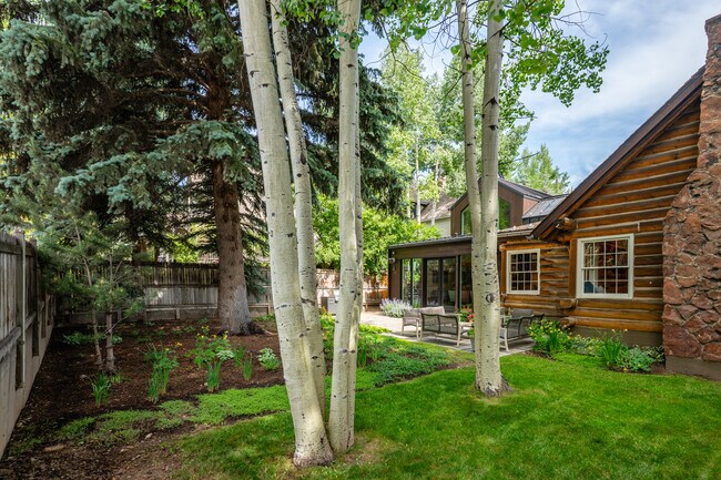 Building Photo - 109 N 2nd St