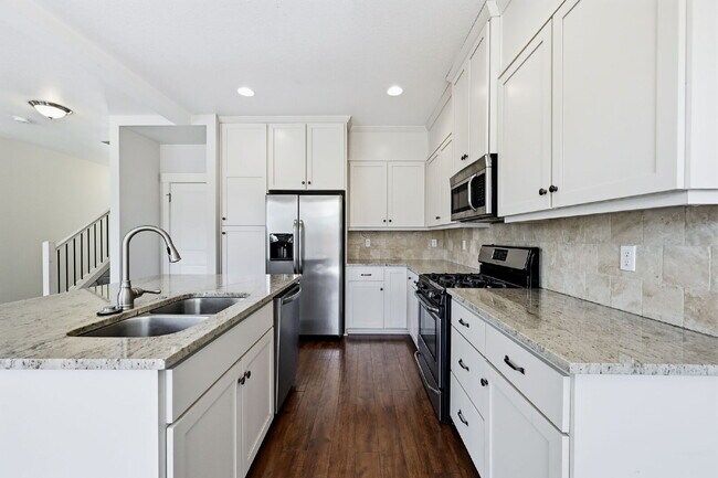 Building Photo - 3BR/2.5BA Townhome in Larkspur — Old Mill, Downtown & Bachelor All Close By