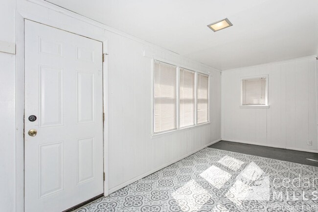 Building Photo - 1810 N Garland St