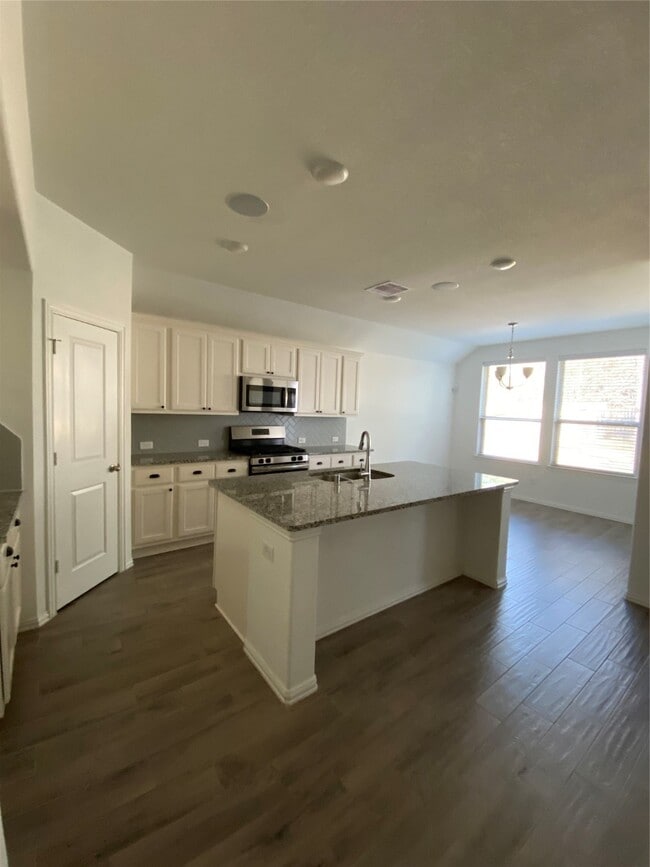 Building Photo - 210 Emory Birch