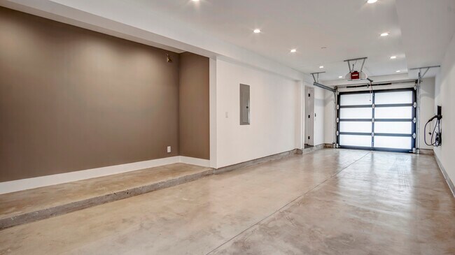 Tandem 2 car garage with car charger - 3154 Curts Ave